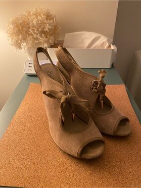 Seychelles Taupe Suede Peep-Toe Slingback Wedge Heels -size 8